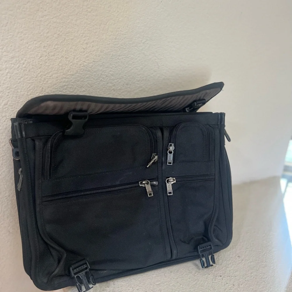 Tumi Black‎ 16”x12”x6” Expandable Laptop/Briefcase Shoulder/Crossbody Bag